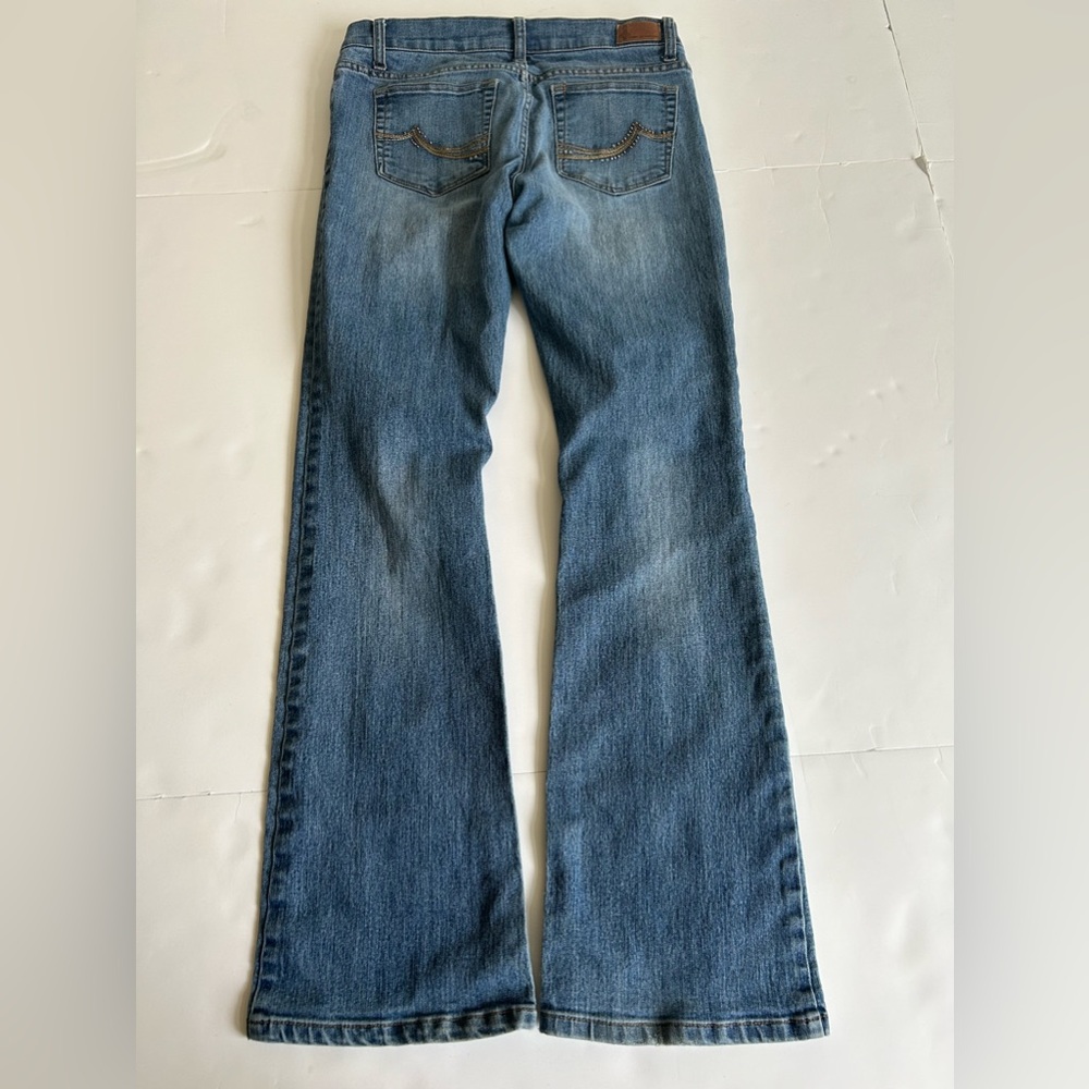 Jeans by Buffalo women size 29x33
Designed for your daily pleasure